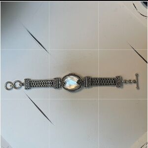 listing-status-banner